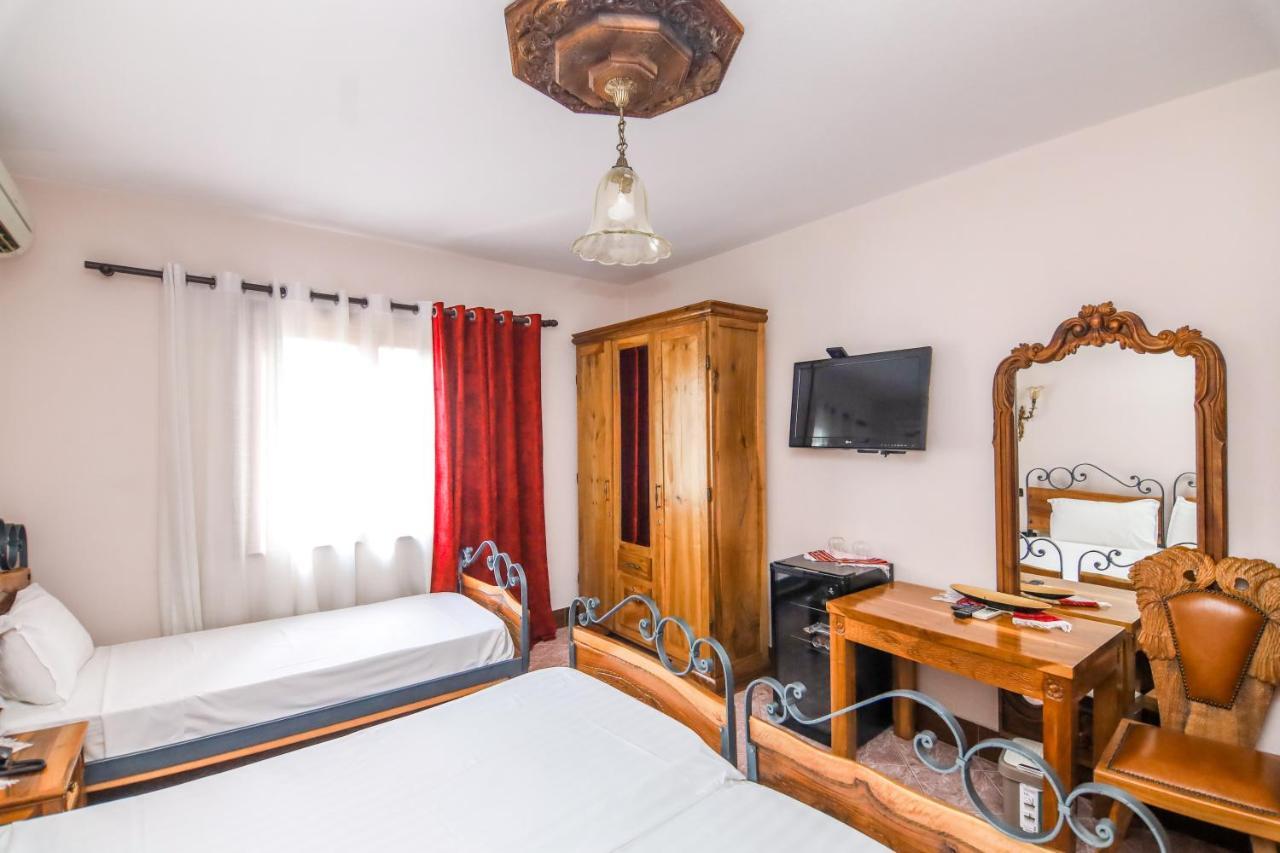 Brilant Antik Center Hotel Tirana Exterior foto